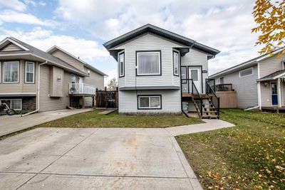 8844 75 Ave, House other with 3 bedrooms, 2 bathrooms and 2 parking in Grande Prairie AB | Image 1