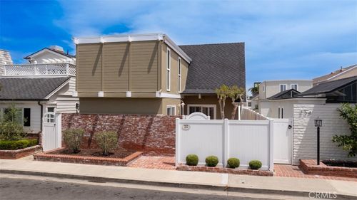 238 Walnut St, Newport Beach, CA, 92663-1936 | Card Image