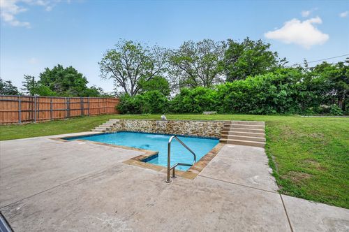 2026 Sheriff Dr, Grand Prairie, TX, 75051-4165 | Card Image