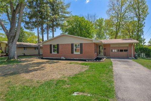 2434 Barnett Dr, Bellbrook, OH, 45305-1704 | Card Image
