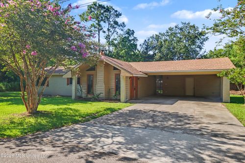 225 Trout St, Waveland, MS, 39576-3147 | Card Image