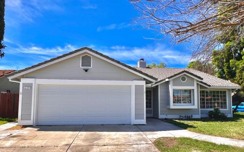 2107 Canyon View Dr, Newman, CA, 95360-1469 | Card Image