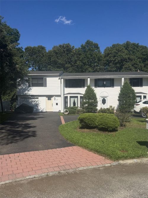 27 Stuart Dr, Coram, NY, 11727-1918 | Card Image