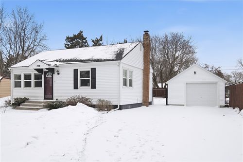 749 Maple St, Chippewa Falls, WI, 54729-3225 | Card Image