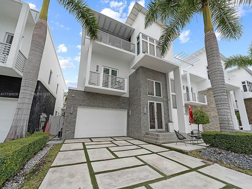 8271 34th Dr, Doral, FL, 33122-1371 | Card Image
