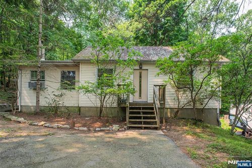 197 Snake Den Road, Wanaque, NJ, 07465 | Card Image