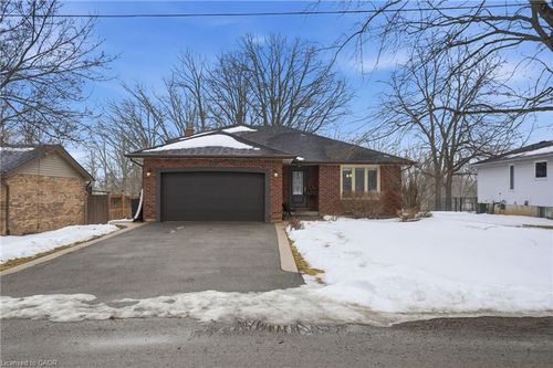 52 Winnett St N, Cayuga, ON, N0A1E0 | Card Image