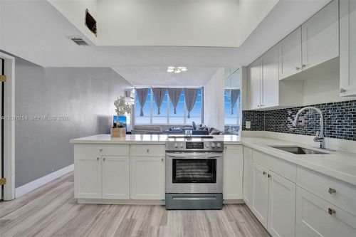 1703e-1351 Ne Miami Gardens Dr, Miami, FL, 33179-4754 | Card Image