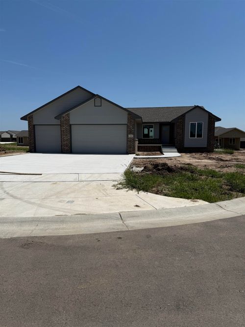 2364 S Saddle Cir, Wichita, KS, 67235-1102 | Card Image