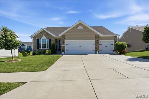 104 Hannahs Mill Dr, Lake St Louis, MO, 63367-2073 | Card Image