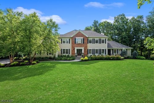 6 White Tail Ct, Hardyston, NJ, 07460-1402 | Card Image