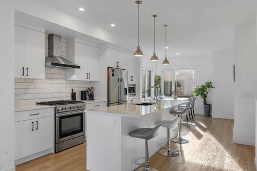 213 Greenbriar Common Nw, Calgary, AB, T3B6J3 | Card Image
