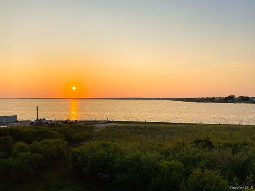 19-274 Dune Rd, Westhampton Beach, NY, 11978-2903 | Card Image