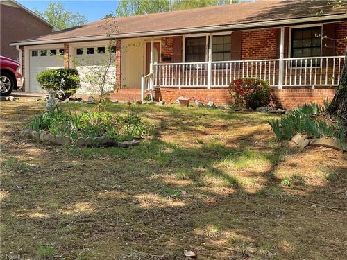 2621 Creekwood Dr, Winston-Salem, NC, 27103-5418 | Card Image