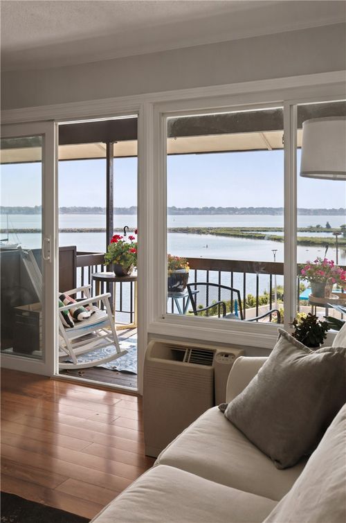 sc10-400 Narragansett Pkwy, Warwick, RI, 02888-4552 | Card Image