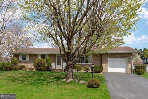 695 Harvey St, West Hazleton, PA, 18202-1525 | Card Image