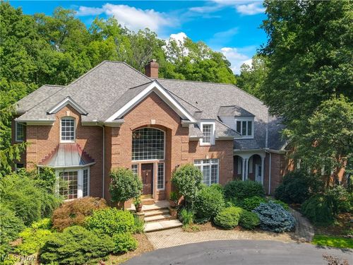 860 W Hill Dr, Gates Mills, OH, 44040-9683 | Card Image