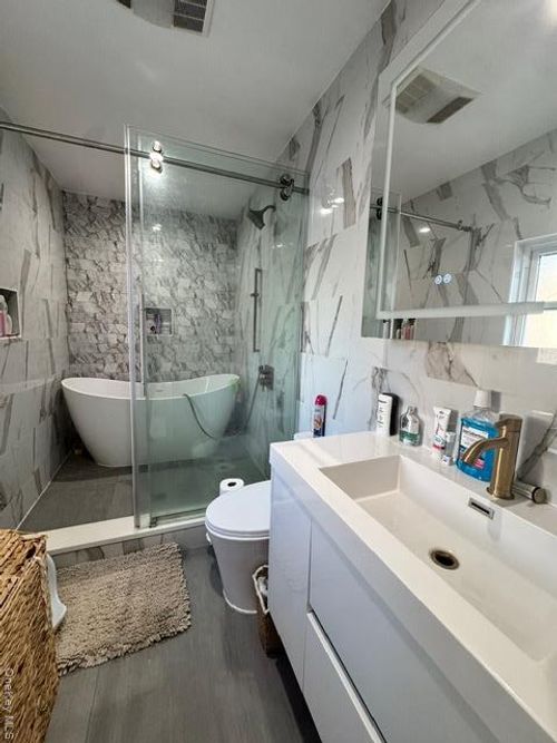 7836 69th Ave, Middle Village, NY, 11379-2819 | Card Image