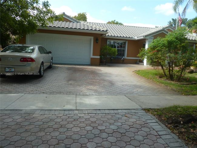13240 Sw 20 Th St, House other with 3 bedrooms, 2 bathrooms and null parking in Miramar FL | Image 4