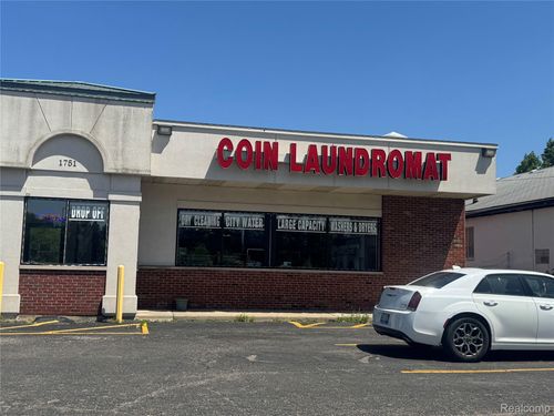 1751 E West Maple Rd, Walled Lake, MI, 48390-3819 | Card Image
