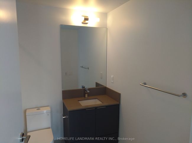 5610 - 181 Dundas St E, Condo with 2 bedrooms, 1 bathrooms and null parking in Toronto ON | Image 7