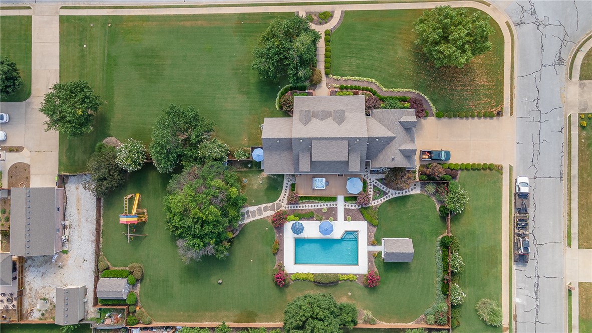 Residential in Elm Springs 2