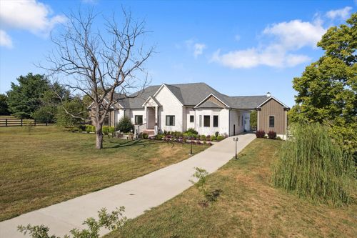 100 Stirling Ln, Versailles, KY, 40383-9270 | Card Image