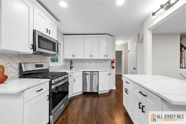 16 Lakeside Dr S, House other with 4 bedrooms, 3 bathrooms and null parking in Piscataway NJ | Image 10