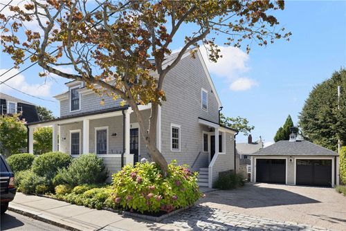 9 Anthony St, Newport, RI, 02840-3521 | Card Image