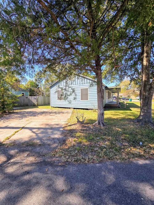 401 W Dewey Ave, Orange, TX, 77630-3538 | Card Image