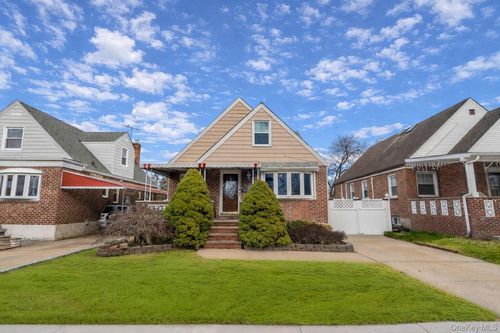 5643 195th St, Fresh Meadows, NY, 11365-2328 | Card Image