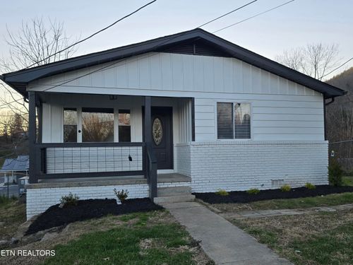 403 N 13th St, La Follette, TN, 37766-2212 | Card Image