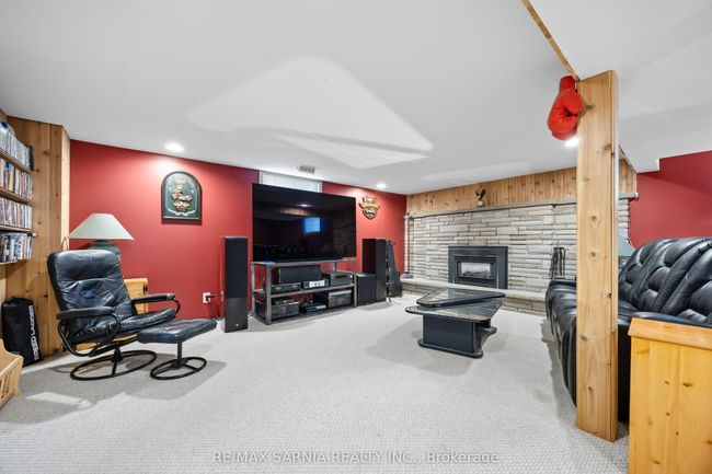 4186 Fairweather Rd, House other with 4 bedrooms, 2 bathrooms and 6 parking in Petrolia ON | Image 28