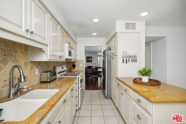 2 - 10229 Variel Ave, Condo with 3 bedrooms, 4 bathrooms and null parking in Chatsworth CA | Image 11