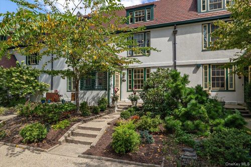 306 Burns St, Forest Hills, NY, 11375-6133 | Card Image
