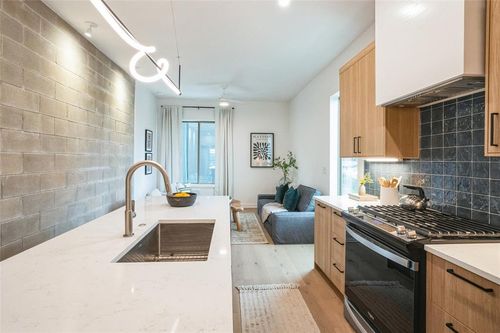 1102-700 Denson Dr, Austin, TX, 78752-4016 | Card Image