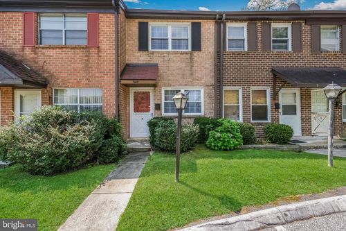 8 Park Vallei Ln, BROOKHAVEN, PA, 19015-3323 | Card Image