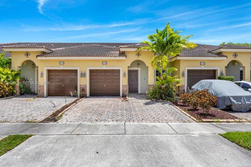 3326 Ne 11th Dr, Homestead, FL, 33033-5887 | Card Image