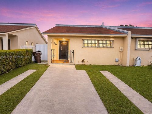 881-881 W 37th St, Hialeah, FL, 33012-5167 | Card Image