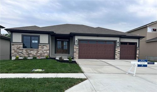905 Red Ct, Belton, MO, 64012 | Card Image