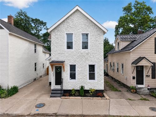 753 Brayton Ave, Cleveland, OH, 44113-4604 | Card Image