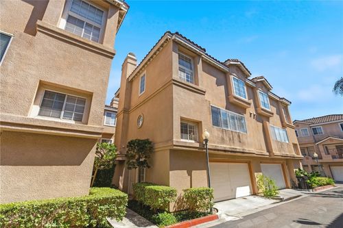 14075 Lemoli Ave, Hawthorne, CA, 90250-8852 | Card Image