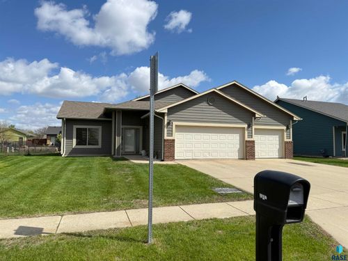 1102 E Perry Ln Lane, Harrisburg, SD, 57032 | Card Image