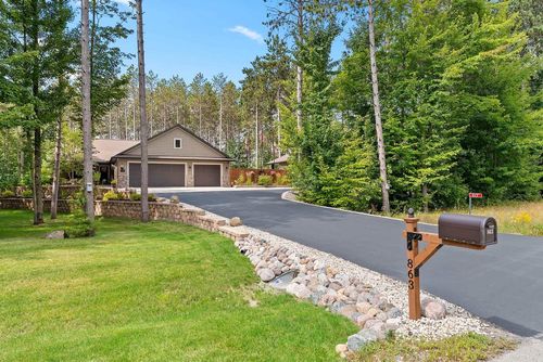 863 Maple Leaf Trail, LITTLE SUAMICO, WI, 54171 | Card Image