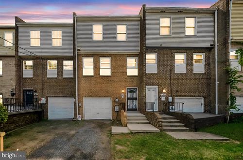 907 Barnaby St Se, WASHINGTON, DC, 20032-3912 | Card Image