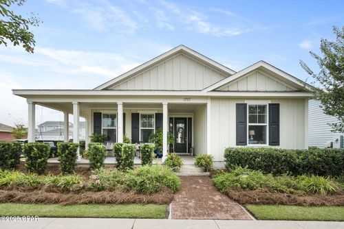 1717 Discovery Loop, Panama City, FL, 32405-2946 | Card Image