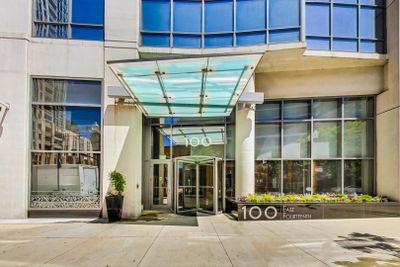 1109 - 100 E 14th Street, Condo with 2 bedrooms, 2 bathrooms and 1 parking in Chicago IL | Image 2