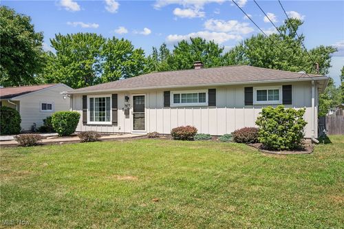 7677 Goldenrod Dr, Mentor-on-the-Lake, OH, 44060-3349 | Card Image