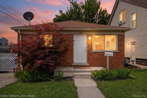 1303 College Ave, Lincoln Park, MI, 48146-1507 | Card Image