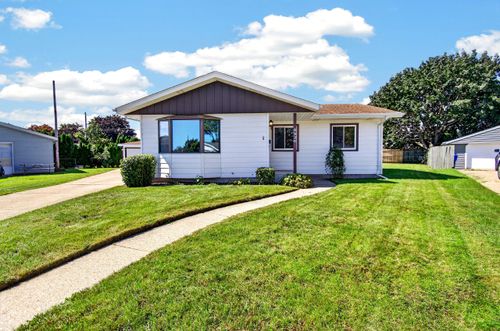 8536 18th Ave, Kenosha, WI, 53143-6411 | Card Image